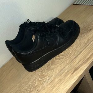 Nike airforce low (Black), used, no damage to the shoe besides creases. size 7